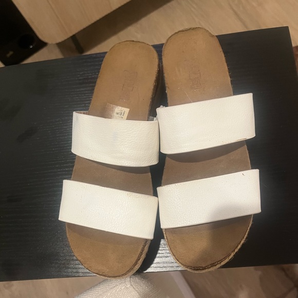 Sandals - Picture 3 of 3